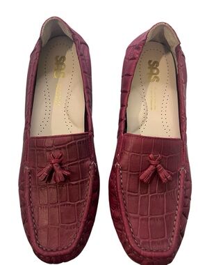 SAS Women's Hope Slip On Loafer - Red Croc Size 9.5